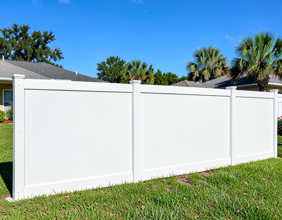 White vinyl privacy fence in a Florida backyard